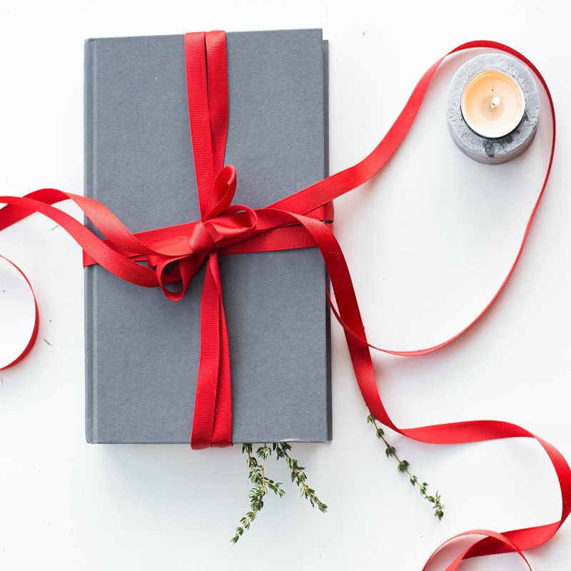 Holiday Gift Guide for book lovers